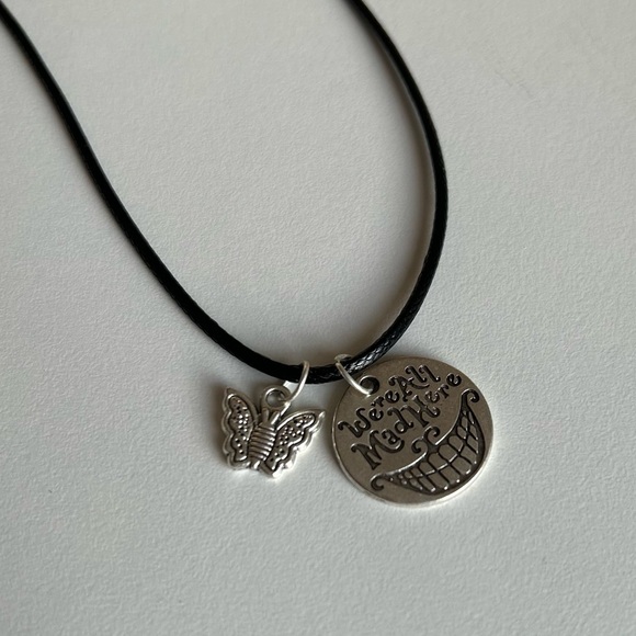 Alice in Wonderland Necklace ๐ฆ - Picture 2 of 5